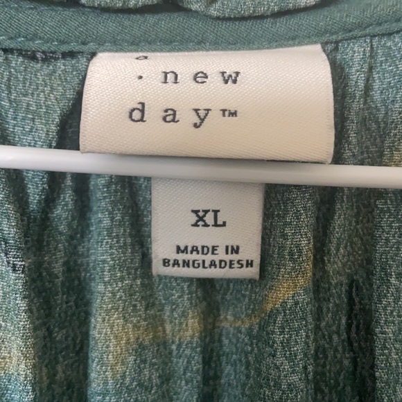 A New Day Tank Blouse XL - Picture 3 of 3